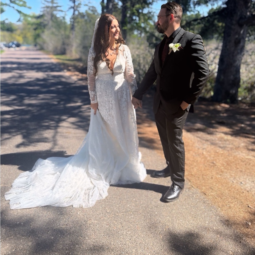 Oleg Cassini White Lace Wedding Dress - Picture 2 of 5